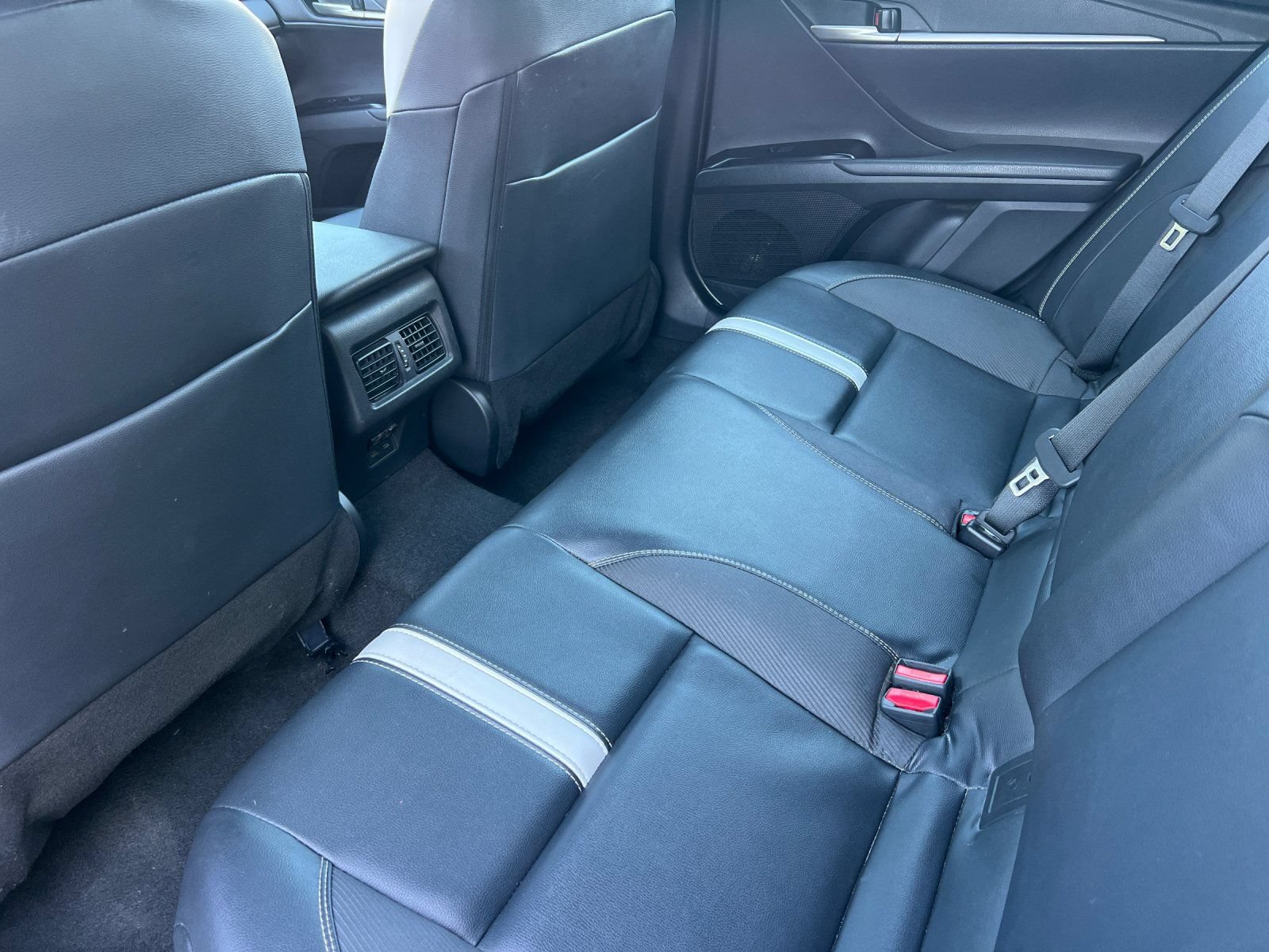 Used 2025 Toyota Camry SE FWD image 13