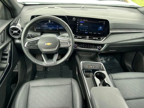 Used 2025 Chevrolet Equinox LT w/ Convenience Package II image 15