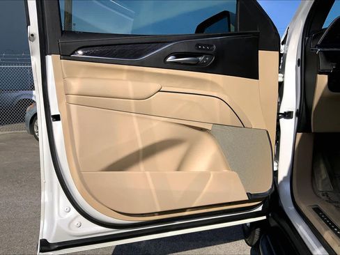 Used 2021 Cadillac Escalade ESV Premium Luxury w/ LPO, Illumination Package image 22