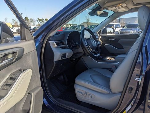 Used 2021 Toyota Highlander XLE image 35