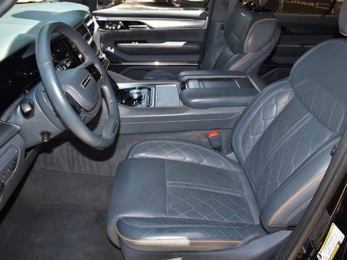 Used 2023 Jeep Grand Wagoneer Series III AWD/4WD image 7
