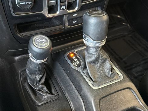 Used 2021 Jeep Wrangler Unlimited Sahara AWD/4WD image 27