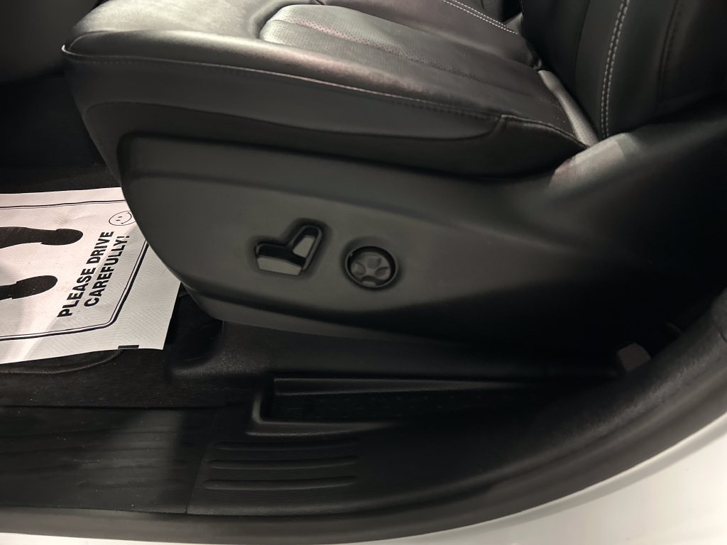 Used 2026 Chrysler Pacifica Select w/ S Appearance Package FWD image 13