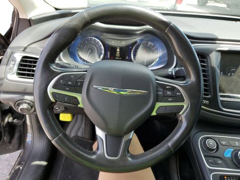 Used 2016 Chrysler 200 Limited image 9