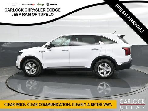 Used 2023 Kia Sorento LX image 9