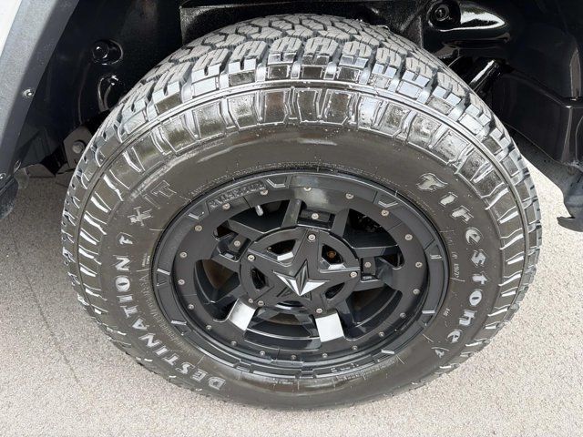 Used 2018 Jeep Wrangler Unlimited Sahara AWD/4WD image 30