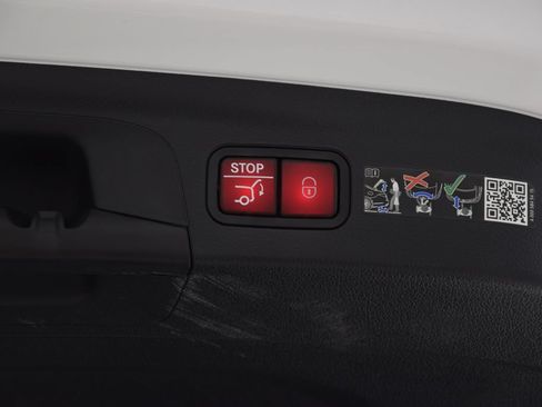 Certified 2025 Mercedes-Benz GLE 450 4MATIC image 31