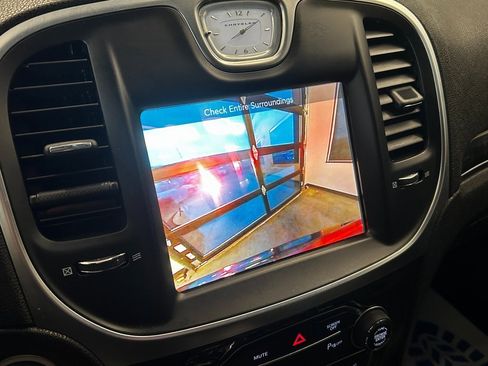 Used 2021 Chrysler 300 Touring L image 12