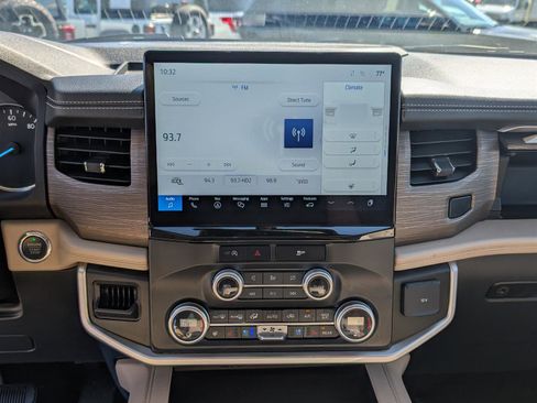 Used 2024 Ford Expedition Max Limited image 18