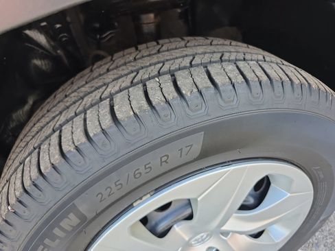 Used 2019 Toyota RAV4 LE w/ All Weather Liner Package AWD/4WD image 41