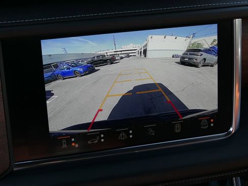 Used 2023 GMC Yukon Denali Ultimate image 18