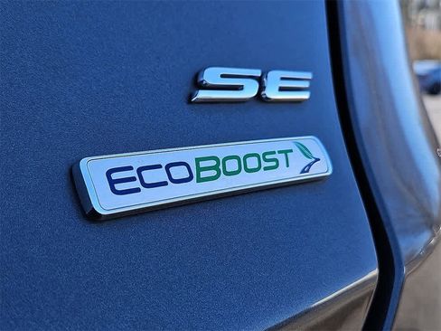 Used 2018 Ford Fusion SE w/ Fusion SE Technology Package image 30