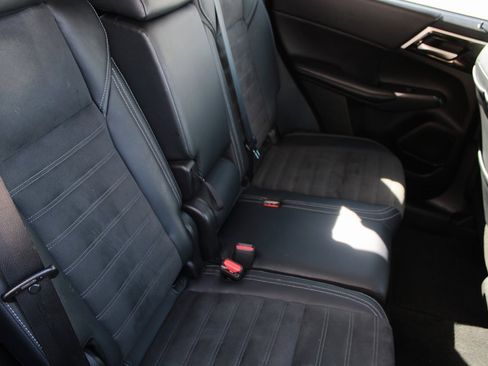 Used 2023 Mitsubishi Outlander SE Black Edition image 8