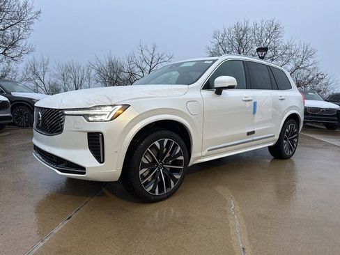 New 2026 Volvo XC90 T8 Plus image 3
