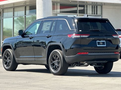 New 2026 Jeep Grand Cherokee Altitude image 4