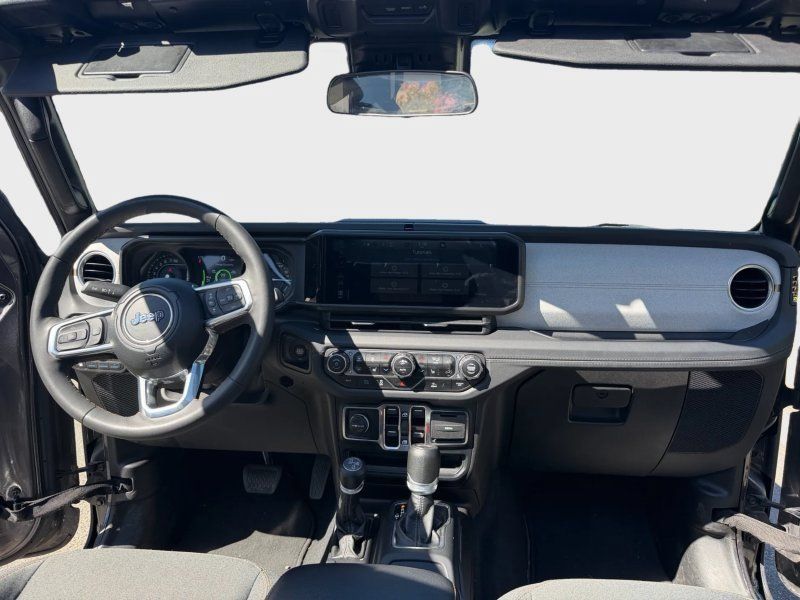 Used 2024 Jeep Wrangler Unlimited Sahara AWD/4WD image 24