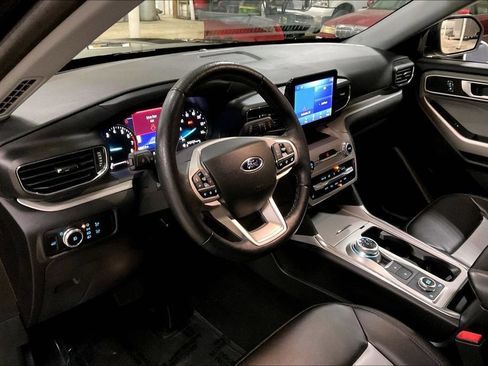 Certified 2023 Ford Explorer XLT w/ Equipment Group 202A AWD/4WD image 13