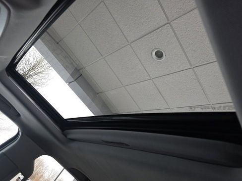 Used 2018 Chevrolet Silverado 1500 High Country image 33