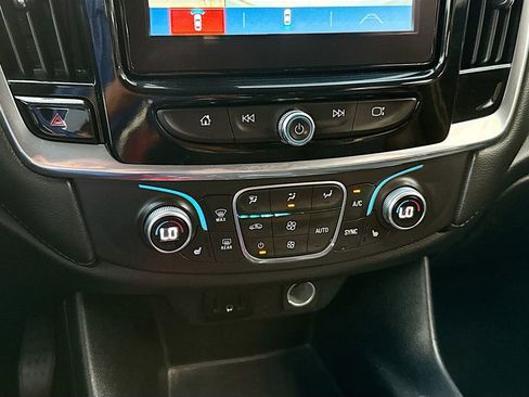 Used 2018 Chevrolet Traverse LT FWD image 17