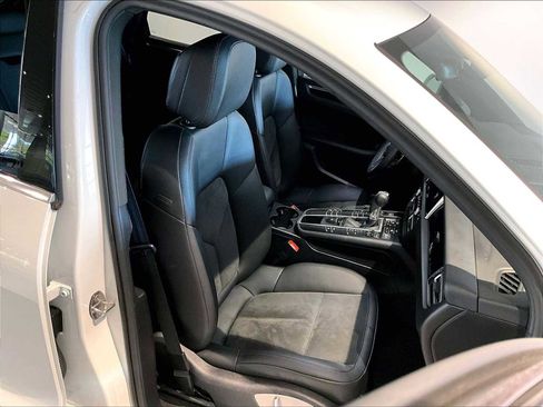 Used 2021 Porsche Macan S image 22