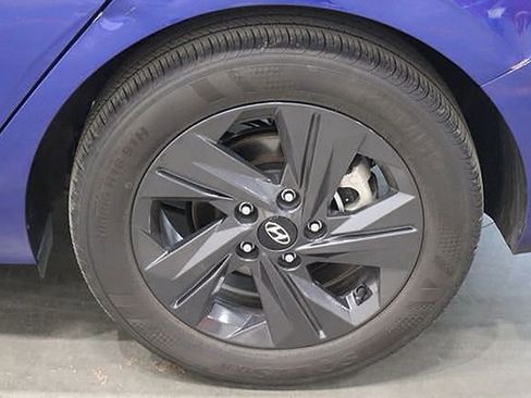 Used 2023 Hyundai Elantra SEL w/ Preferred Accessory Package image 39