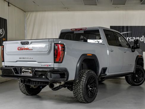 Used 2024 GMC Sierra 2500 AT4X image 8