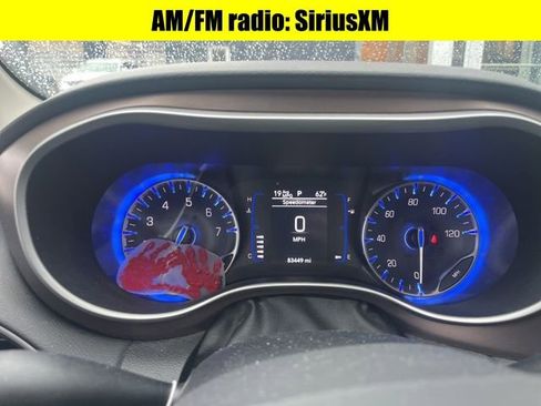 Used 2018 Chrysler Pacifica Touring-L image 8