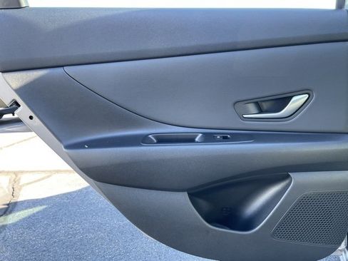 Used 2022 Hyundai Elantra Limited image 23