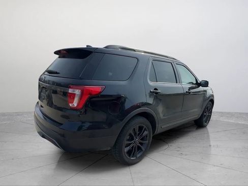 Used 2017 Ford Explorer XLT w/ Equipment Group 202A FWD image 5