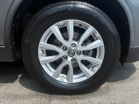 Used 2019 Nissan Rogue SV image 29