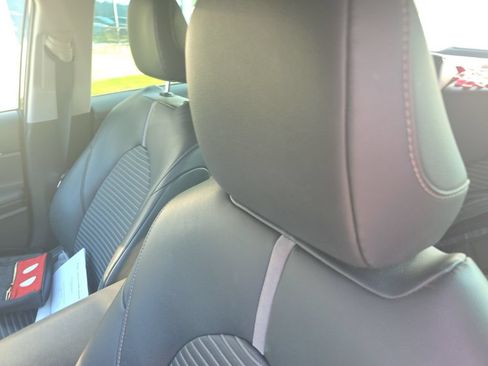 Used 2019 Toyota Camry SE FWD image 13