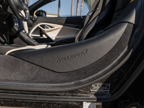 Used 2024 McLaren 750S Spider image 22