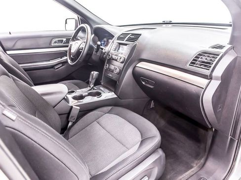 Used 2018 Ford Explorer XLT FWD image 30