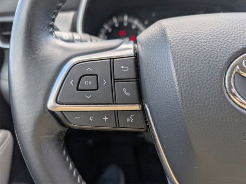 Used 2021 Toyota Highlander XLE image 24