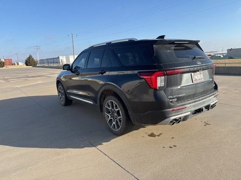 Used 2025 Ford Explorer Platinum w/ Ultimate Package image 7