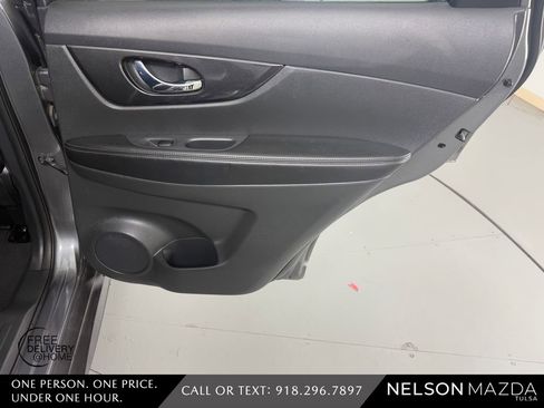 Used 2017 Nissan Rogue SV w/ Sun & Sound Touring Package image 43