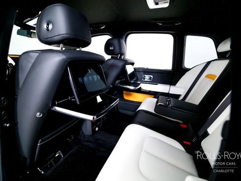 Used 2025 Rolls-Royce Cullinan AWD/4WD image 19