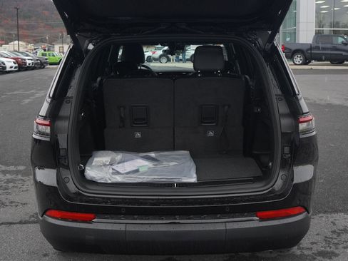 New 2025 Jeep Grand Cherokee L Altitude image 12