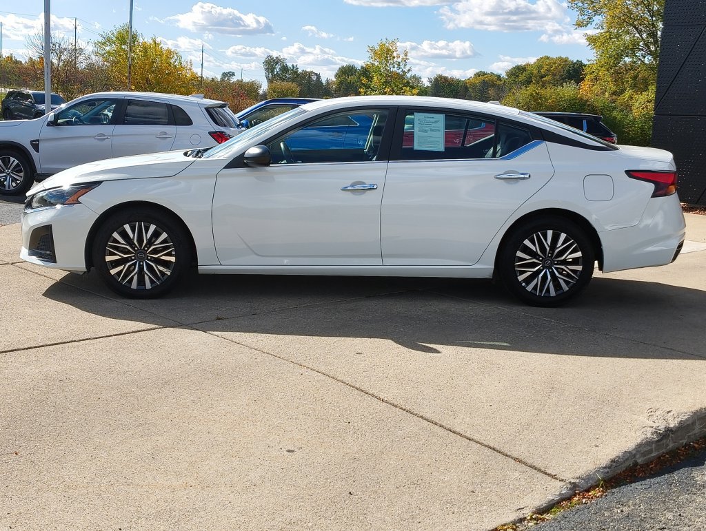 Used 2025 Nissan Altima 2.5 SV FWD image 8