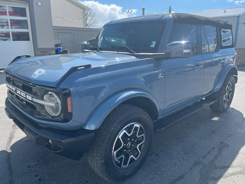 Used 2023 Ford Bronco Outer Banks AWD/4WD image 2