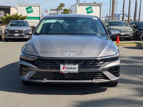 New 2025 Hyundai Elantra Limited image 2