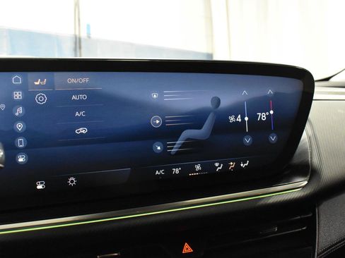 Used 2025 Buick Envision Preferred image 14