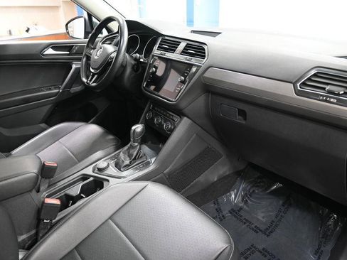 Used 2018 Volkswagen Tiguan SE w/ Panoramic Sunroof Package AWD/4WD image 15