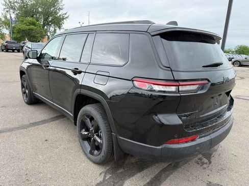 Used 2022 Jeep Grand Cherokee L Limited w/ Black Appearance Package AWD/4WD image 8