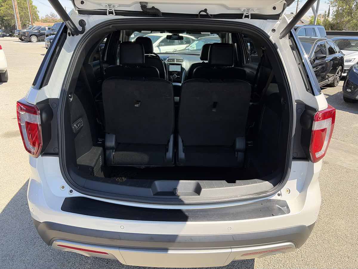 Used 2017 Ford Explorer Limited w/ Equipment Group 301A FWD image 22