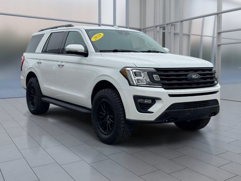 Used 2020 Ford Expedition XLT w/ Equipment Group 202A AWD/4WD image 2