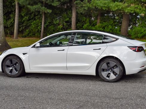 Used 2023 Tesla Model 3 Standard Range RWD image 5