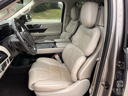 Used 2018 Lincoln Navigator Reserve AWD/4WD image 21