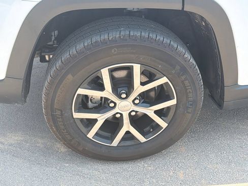 Used 2024 Jeep Grand Cherokee Limited AWD/4WD image 17