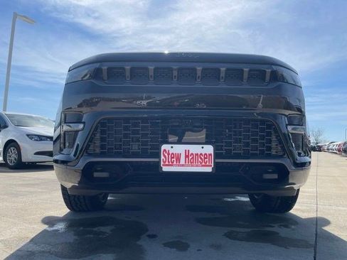 New 2026 Jeep Grand Wagoneer 4WD image 9